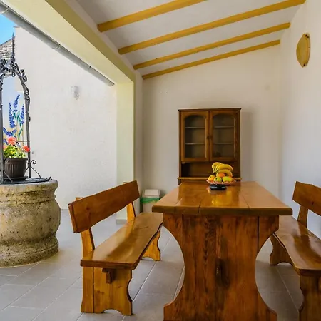 House Angela With Private Pool, Private Parking, Wi-fi And Fully Fenced Garden - Wiibuk *