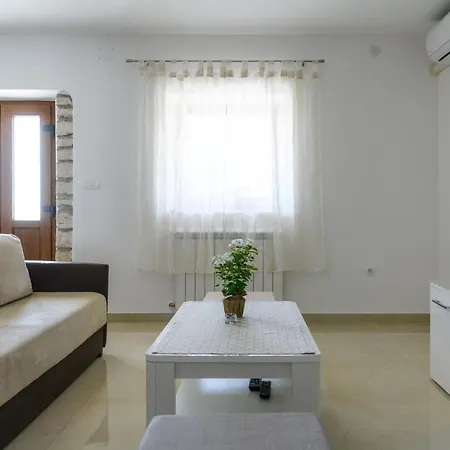 House Angela With Private Pool, Private Parking, Wi-fi And Fully Fenced Garden - Wiibuk *