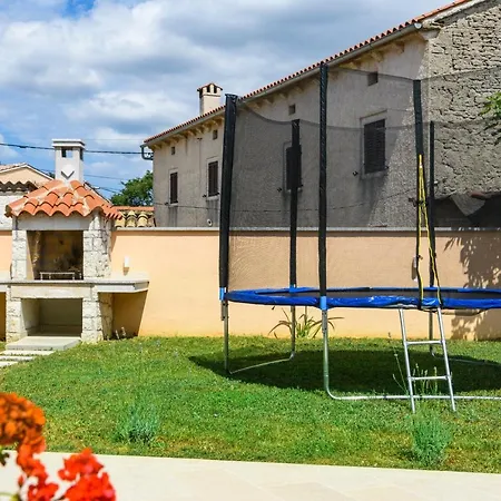 Villa House Angela With Private Pool, Private Parking, Wi-fi And Fully Fenced Garden - Wiibuk *