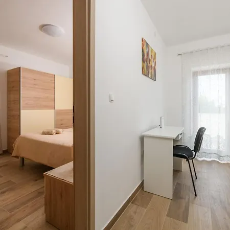 House Angela With Private Pool, Private Parking, Wi-fi And Fully Fenced Garden - Wiibuk