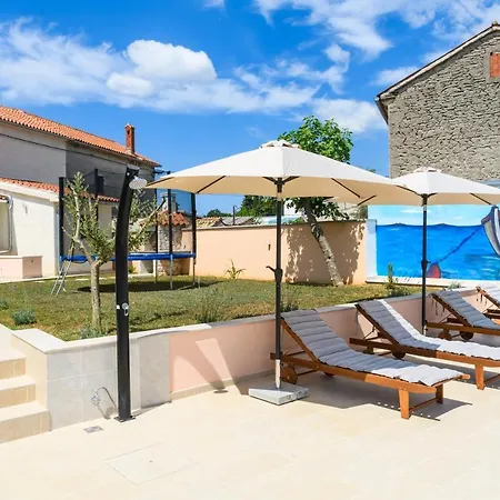 Villa House Angela With Private Pool, Private Parking, Wi-fi And Fully Fenced Garden - Wiibuk *