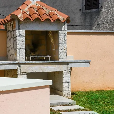 House Angela With Private Pool, Private Parking, Wi-fi And Fully Fenced Garden - Wiibuk Villa *