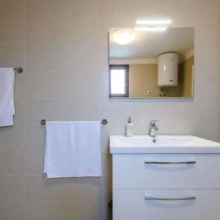 Villa House Angela With Private Pool, Private Parking, Wi-fi And Fully Fenced Garden - Wiibuk Divsici