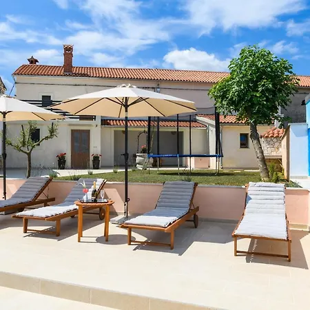 Villa House Angela With Private Pool, Private Parking, Wi-fi And Fully Fenced Garden - Wiibuk Divsici