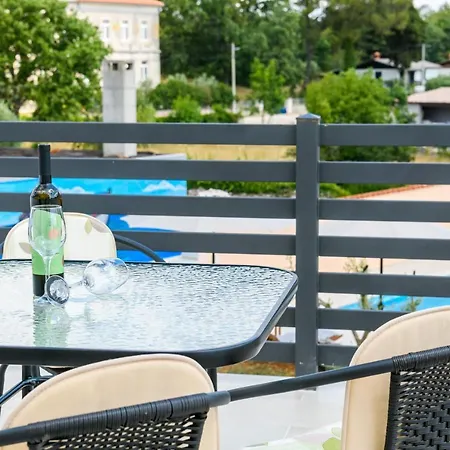 Villa House Angela With Private Pool, Private Parking, Wi-fi And Fully Fenced Garden - Wiibuk Divsici