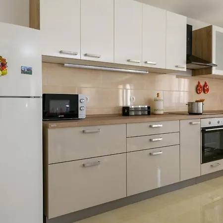 House Angela With Private Pool, Private Parking, Wi-fi And Fully Fenced Garden - Wiibuk
