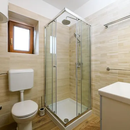 House Angela With Private Pool, Private Parking, Wi-fi And Fully Fenced Garden - Wiibuk Divsici