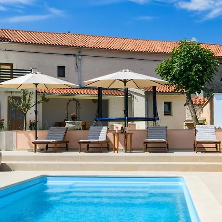 House Angela With Private Pool, Private Parking, Wi-fi And Fully Fenced Garden - Wiibuk Villa
