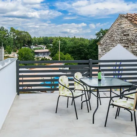 House Angela With Private Pool, Private Parking, Wi-fi And Fully Fenced Garden - Wiibuk