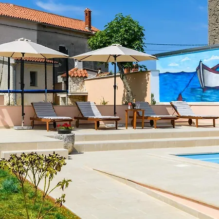 House Angela With Private Pool, Private Parking, Wi-fi And Fully Fenced Garden - Wiibuk Villa *