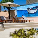 House Angela With Private Pool, Private Parking, Wi-fi And Fully Fenced Garden - Wiibuk Divsici