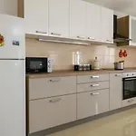 House Angela With Private Pool, Private Parking, Wi-fi And Fully Fenced Garden - Wiibuk