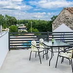House Angela With Private Pool, Private Parking, Wi-fi And Fully Fenced Garden - Wiibuk