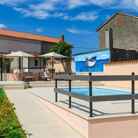 House Angela With Private Pool, Private Parking, Wi-fi And Fully Fenced Garden - Wiibuk Вилла