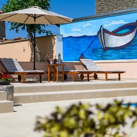 House Angela With Private Pool, Private Parking, Wi-fi And Fully Fenced Garden - Wiibuk Divšići