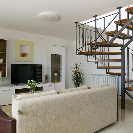 Вилла House Angela With Private Pool, Private Parking, Wi-fi And Fully Fenced Garden - Wiibuk Divsici