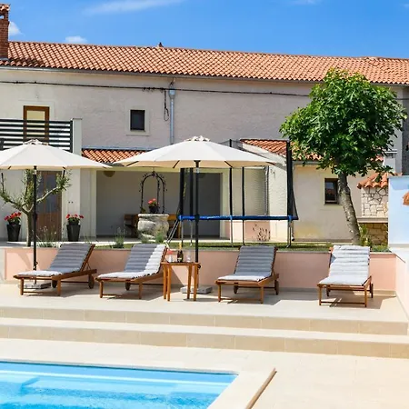 Villa House Angela With Private Pool, Private Parking, Wi-fi And Fully Fenced Garden - Wiibuk Divšići