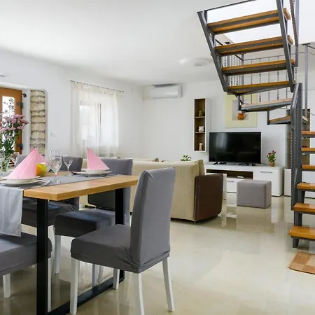 House Angela With Private Pool, Private Parking, Wi-fi And Fully Fenced Garden - Wiibuk *